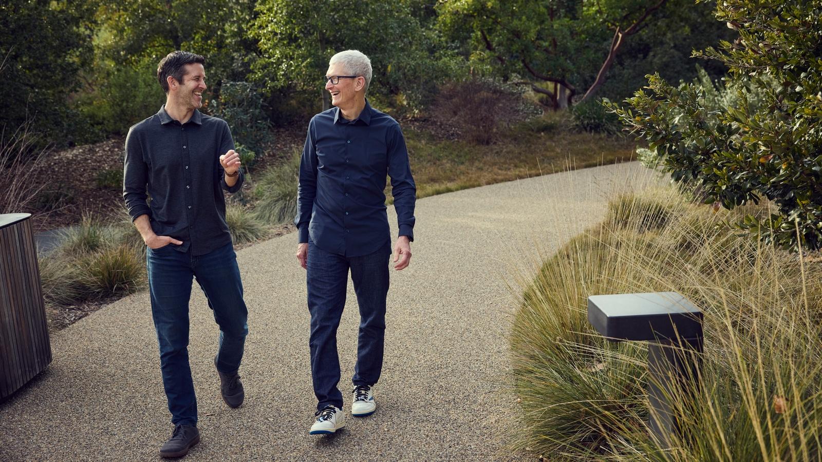 Apple сменит генерального директора впервые за 15 лет: Тим Кук уходит в отставку, новый глава компании — Джон Тернус