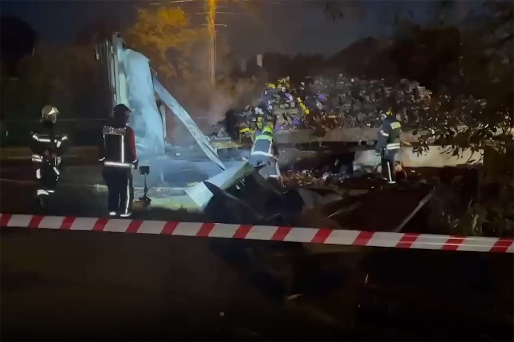Два человека погибли в ДТП с BMW и грузовиком в Новой Москве