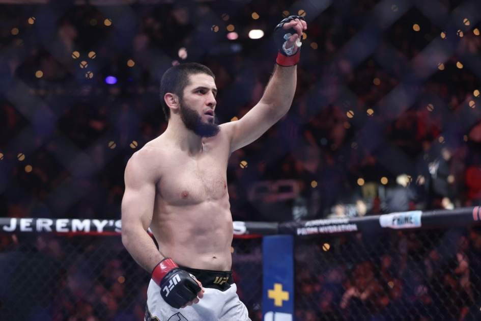 Ислам Махачев победил Иэна Гэрри и защитил пояс чемпиона UFC в полусреднем весе