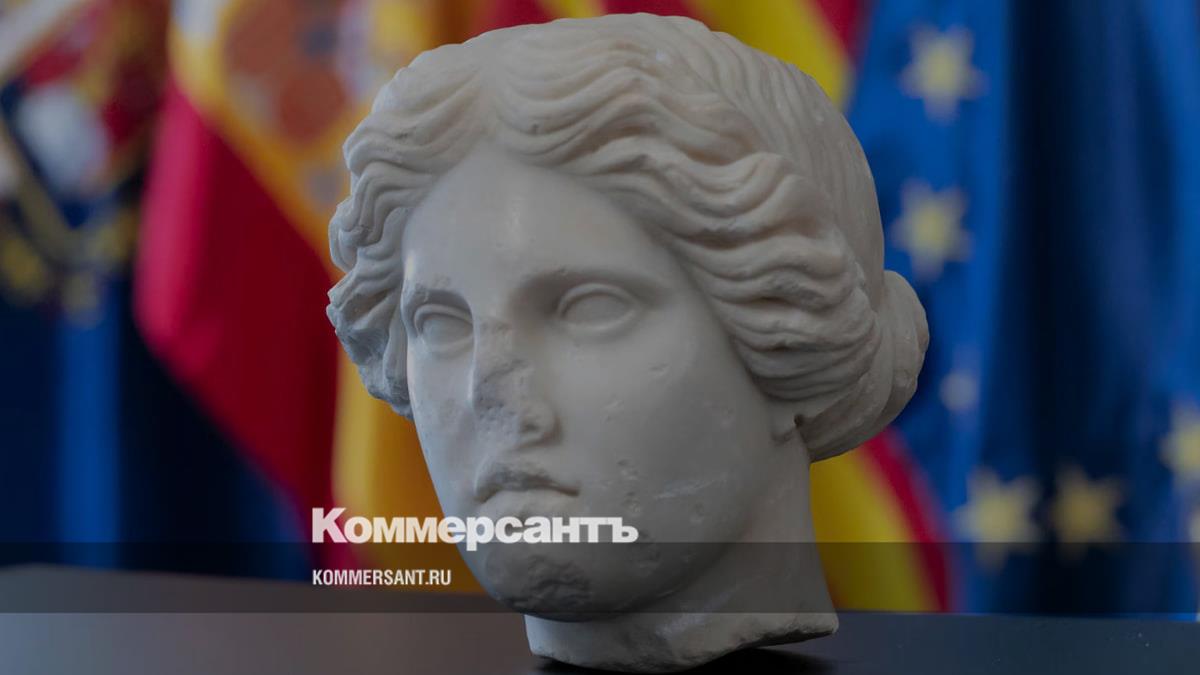 На пляже в Аликанте нашли голову статуи Венеры возрастом 2 тыс. лет