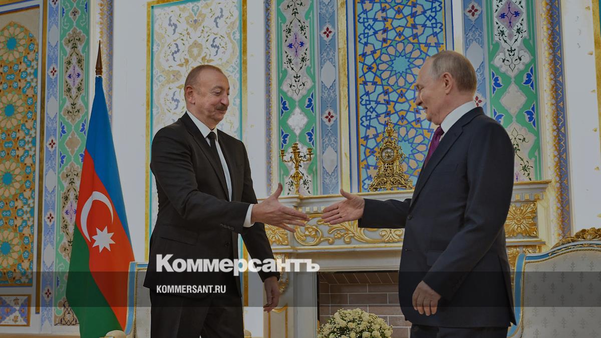 Путин провел телефонный разговор с Алиевым