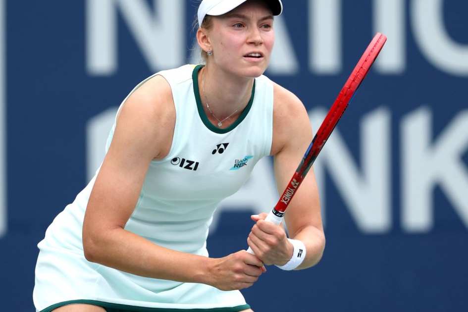 Рыбакина вышла в полуфинал WTA 1000 в Торонто, обыграв Осаку