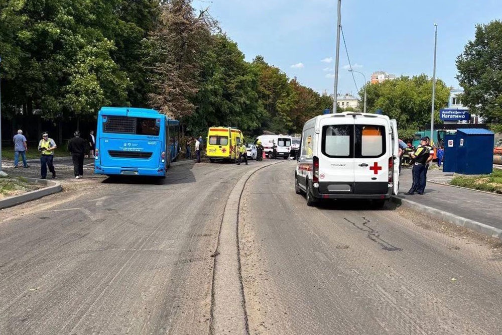 В ДТП с автобусом в Москве пострадали 17 человек