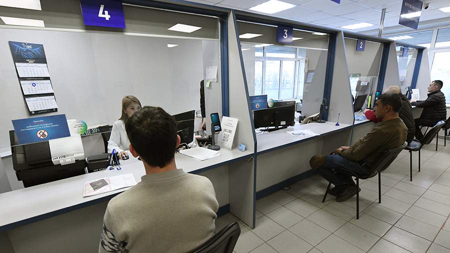 В РФ выдали рекордные 147 тыс. разрешений на работу иностранцам